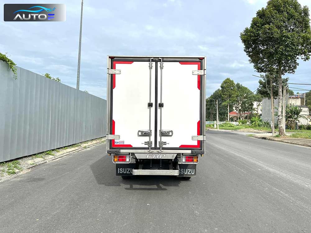 Xe tải Isuzu QKR 230 thùng kín composite (1.9t - 2.3t) dài 3.6 mét